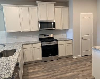 321 Zimmet Drive - Photo Thumbnail 4
