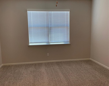 321 Zimmet Drive - Photo Thumbnail 11