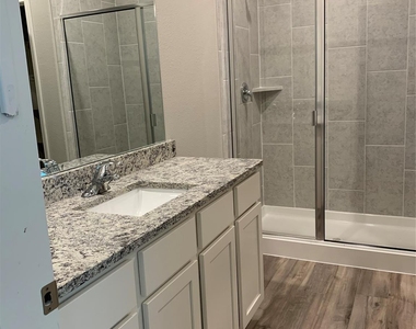 321 Zimmet Drive - Photo Thumbnail 8