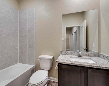 321 Zimmet Drive - Photo Thumbnail 9