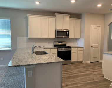 321 Zimmet Drive - Photo Thumbnail 2
