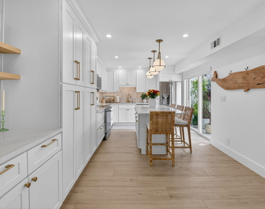 1010 Ne 8th Avenue - Photo Thumbnail 17