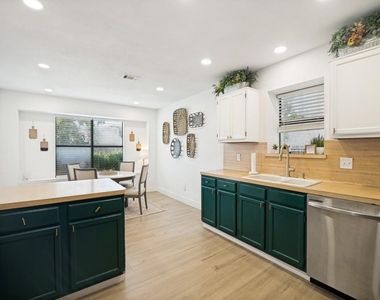8421 Liberty Lane - Photo Thumbnail 7