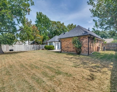 8421 Liberty Lane - Photo Thumbnail 22