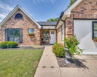 8421 Liberty Lane - Photo Thumbnail 2