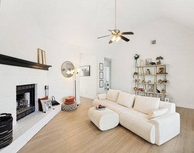 8421 Liberty Lane - Photo Thumbnail 4
