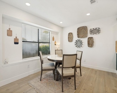 8421 Liberty Lane - Photo Thumbnail 6
