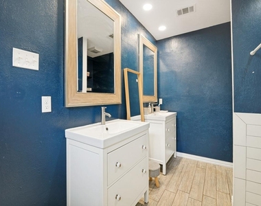 8421 Liberty Lane - Photo Thumbnail 12