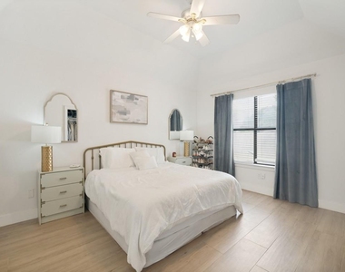 8421 Liberty Lane - Photo Thumbnail 11