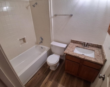 404 Benjamin Lane - Photo Thumbnail 9
