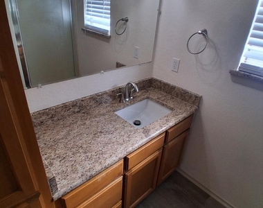 404 Benjamin Lane - Photo Thumbnail 7