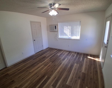 404 Benjamin Lane - Photo Thumbnail 6