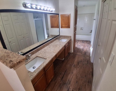 404 Benjamin Lane - Photo Thumbnail 11
