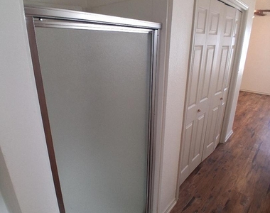 404 Benjamin Lane - Photo Thumbnail 14