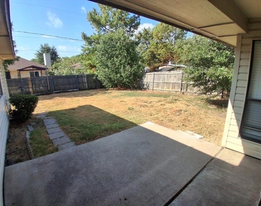 404 Benjamin Lane - Photo Thumbnail 16