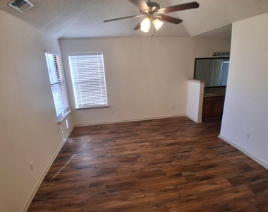 404 Benjamin Lane - Photo Thumbnail 10