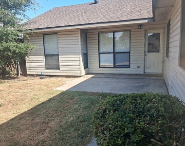 404 Benjamin Lane - Photo Thumbnail 17