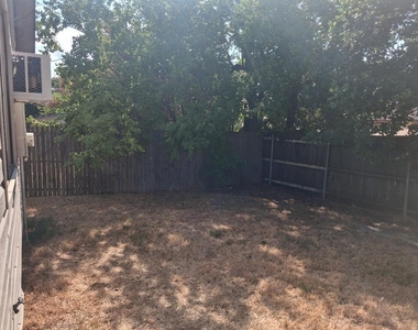 404 Benjamin Lane - Photo Thumbnail 18