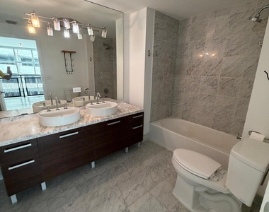 244 Biscayne Boulevard - Photo Thumbnail 15
