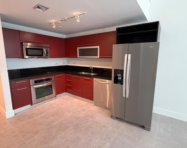 244 Biscayne Boulevard - Photo Thumbnail 6
