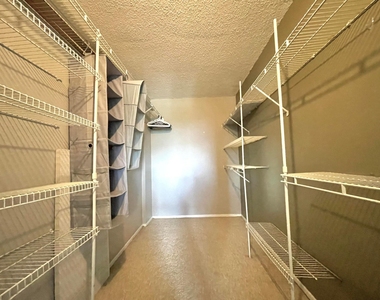 109 Royal Park Drive - Photo Thumbnail 12