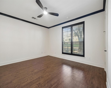 4039 Holland Avenue - Photo Thumbnail 2