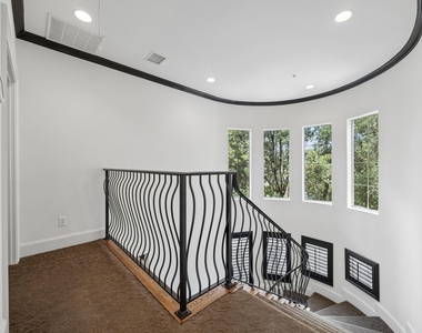 4039 Holland Avenue - Photo Thumbnail 13