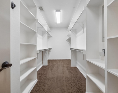 4039 Holland Avenue - Photo Thumbnail 11