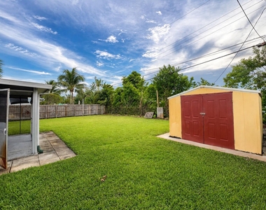 1401 S Deerfield Avenue - Photo Thumbnail 10