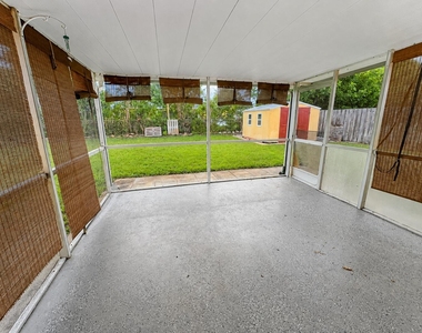1401 S Deerfield Avenue - Photo Thumbnail 9