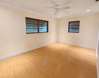 1401 S Deerfield Avenue - Photo Thumbnail 4