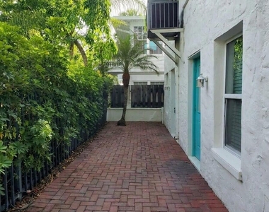 1407 Se 2nd Street - Photo Thumbnail 1