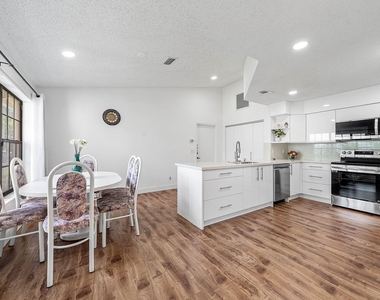 4830 Brighton Lakes Boulevard - Photo Thumbnail 7
