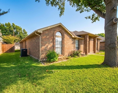9421 Willard Street - Photo Thumbnail 3