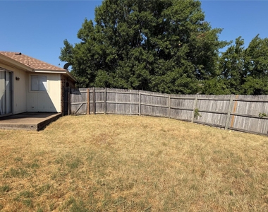 7551 Boxwood Court - Photo Thumbnail 12