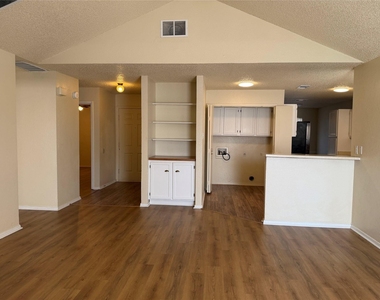 7551 Boxwood Court - Photo Thumbnail 2