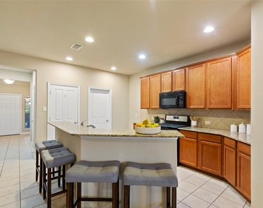 1117 Villa Paloma Boulevard - Photo Thumbnail 4