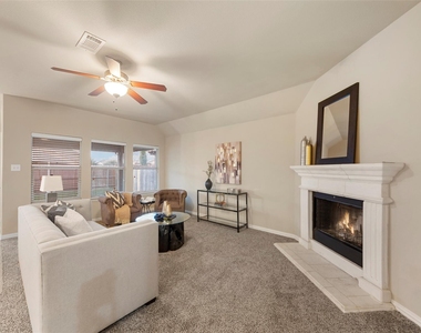1117 Villa Paloma Boulevard - Photo Thumbnail 11