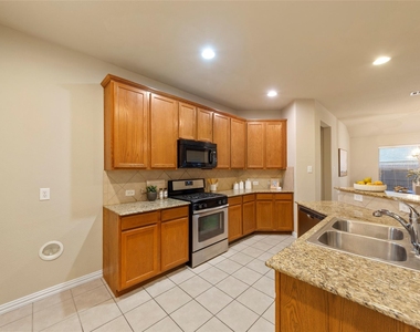 1117 Villa Paloma Boulevard - Photo Thumbnail 5