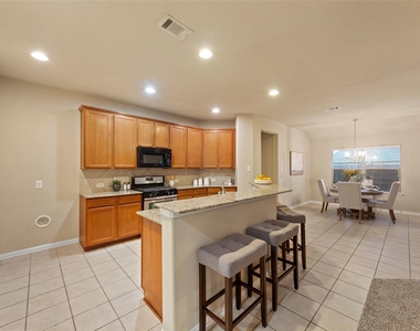 1117 Villa Paloma Boulevard - Photo Thumbnail 6