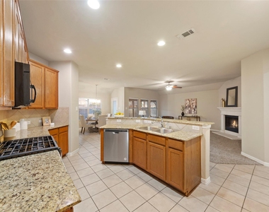 1117 Villa Paloma Boulevard - Photo Thumbnail 8