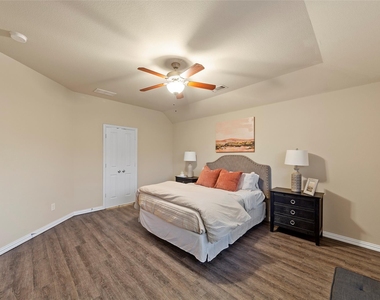 1117 Villa Paloma Boulevard - Photo Thumbnail 16