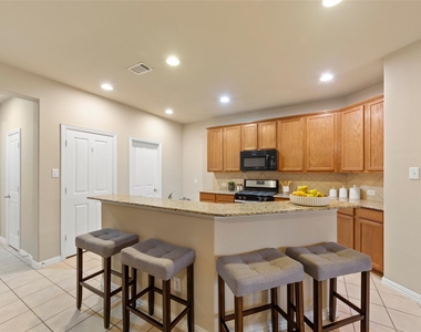 1117 Villa Paloma Boulevard - Photo Thumbnail 7