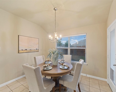 1117 Villa Paloma Boulevard - Photo Thumbnail 9
