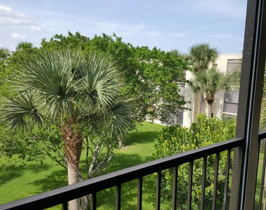 5130 Las Verdes Circle - Photo Thumbnail 3