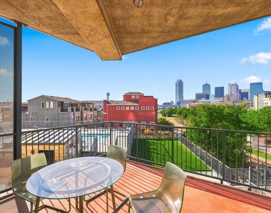 1001 Belleview Street - Photo Thumbnail 4