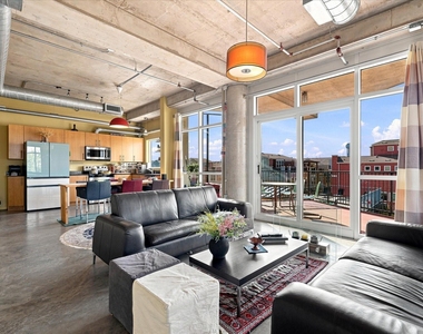 1001 Belleview Street - Photo Thumbnail 10