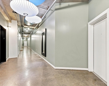1001 Belleview Street - Photo Thumbnail 6