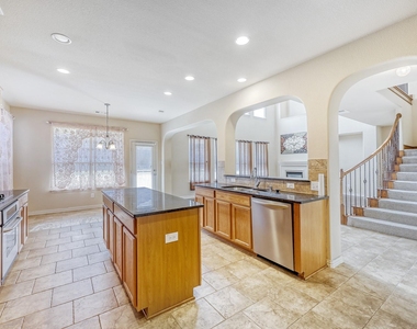 1012 Surrey Drive - Photo Thumbnail 4