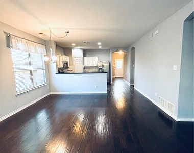 1000 Prairie Heights Drive - Photo Thumbnail 3